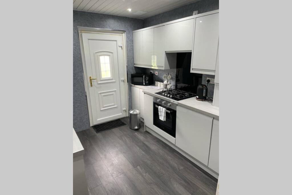 Beautiful Two Bedroom Flat By The Loch Balloch Buitenkant foto