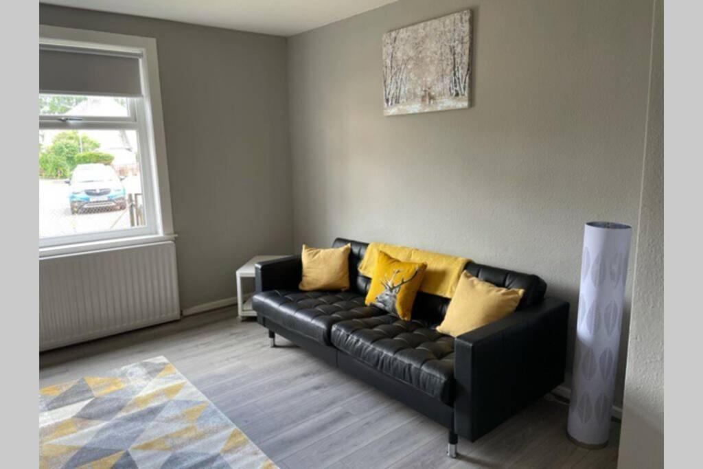 Beautiful Two Bedroom Flat By The Loch Balloch Buitenkant foto